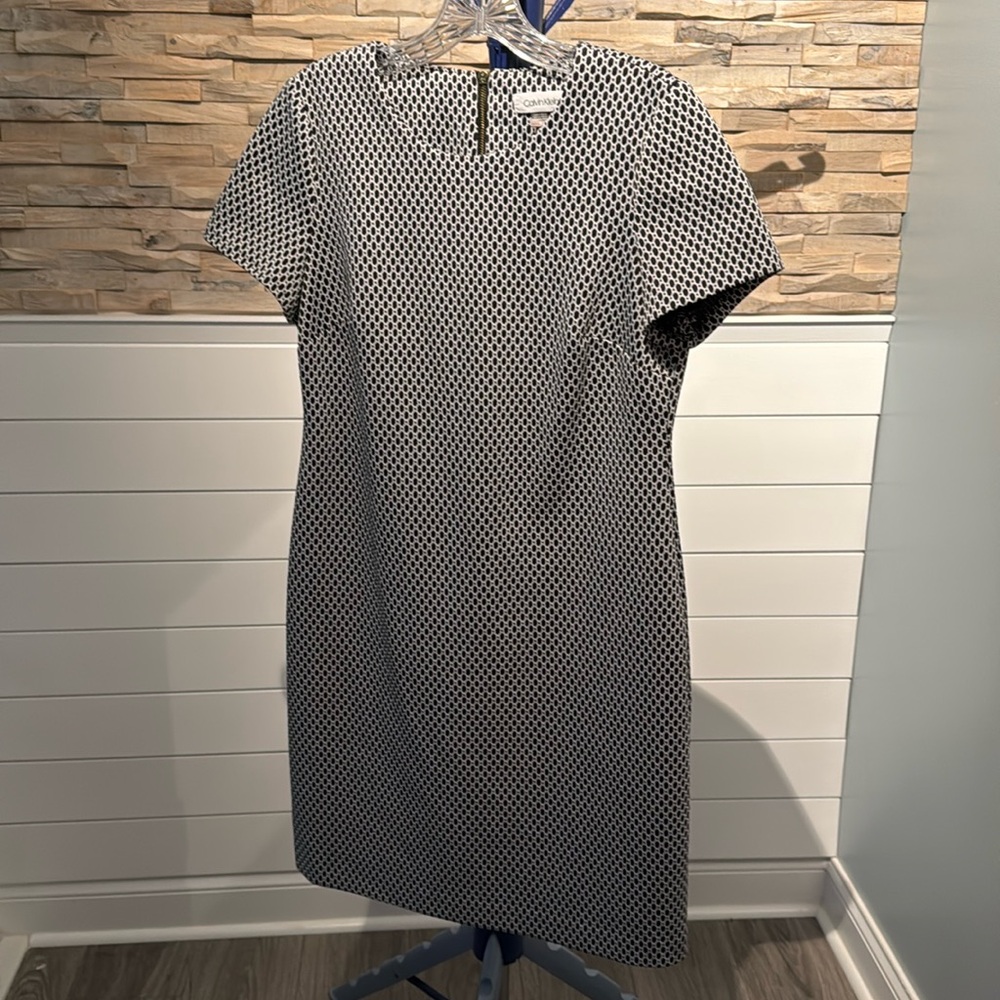 Calvin Klein Short Sleeve Shift Dress. Size 8. Business attire.